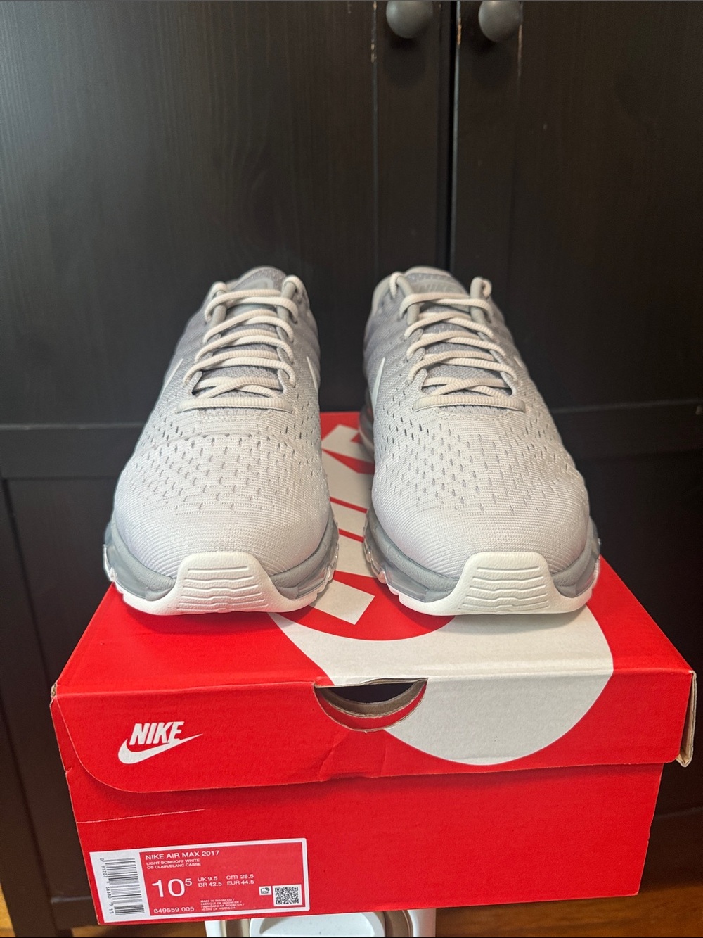 Nike Men’s Light Grey Knit Athletic Shoes